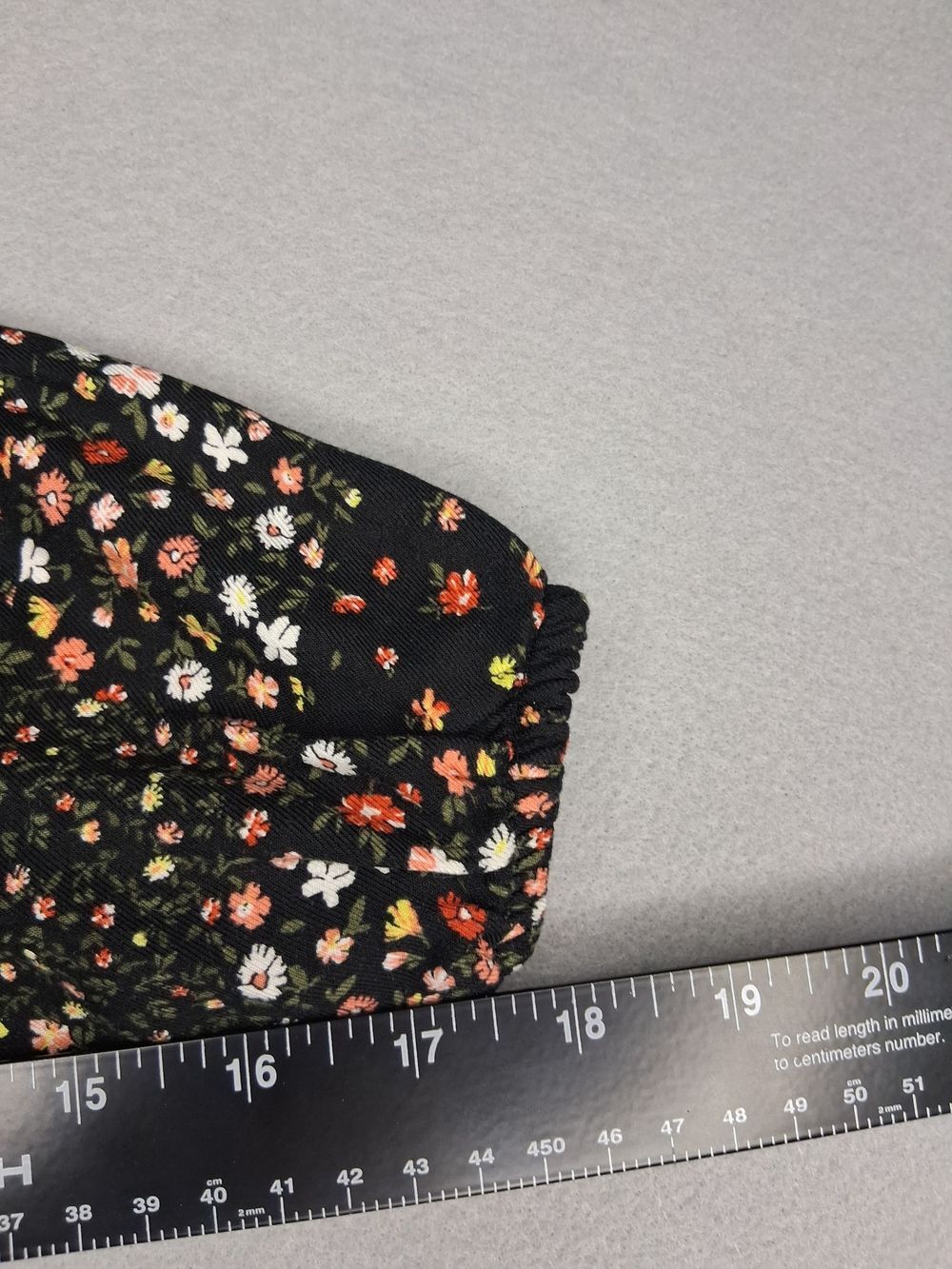 Arizona Jean Co Cropped Floral Peplum Top Black Ditsy Floral V Neck Small Boho - Picture 9 of 10